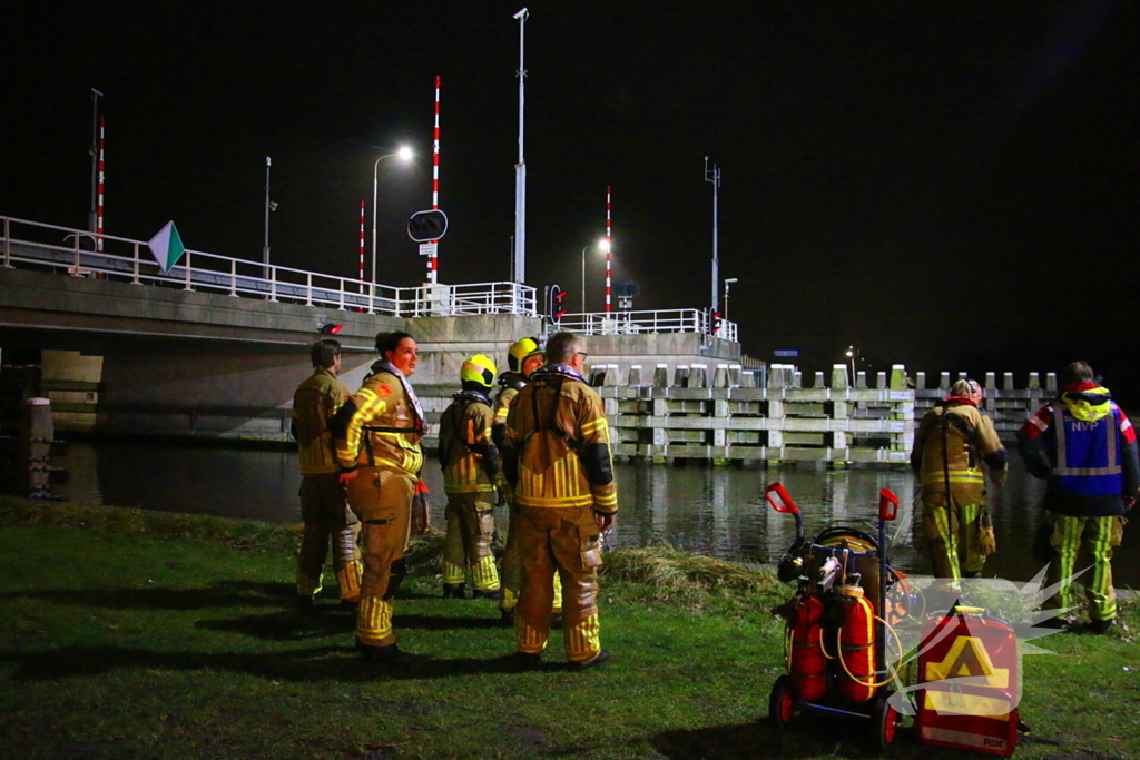 Duikteam brandweer ingezet voor auto in sloot