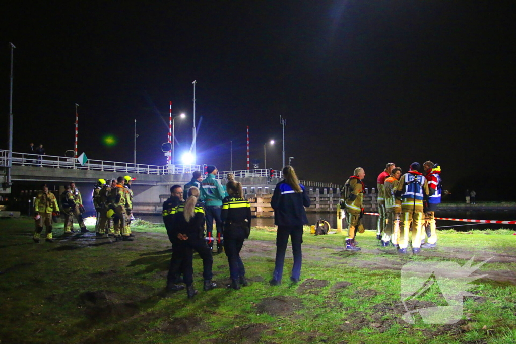 Duikteam brandweer ingezet voor auto in sloot