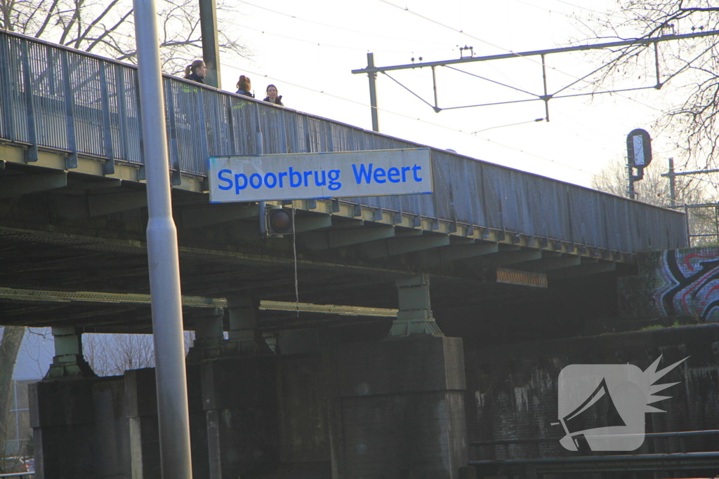 Fiets aangetroffen op spoorbrug, grote zoektocht in water