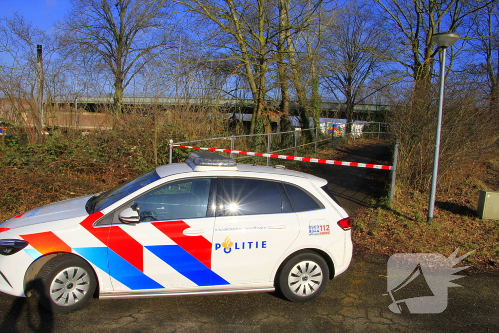 Fiets aangetroffen op spoorbrug, grote zoektocht in water