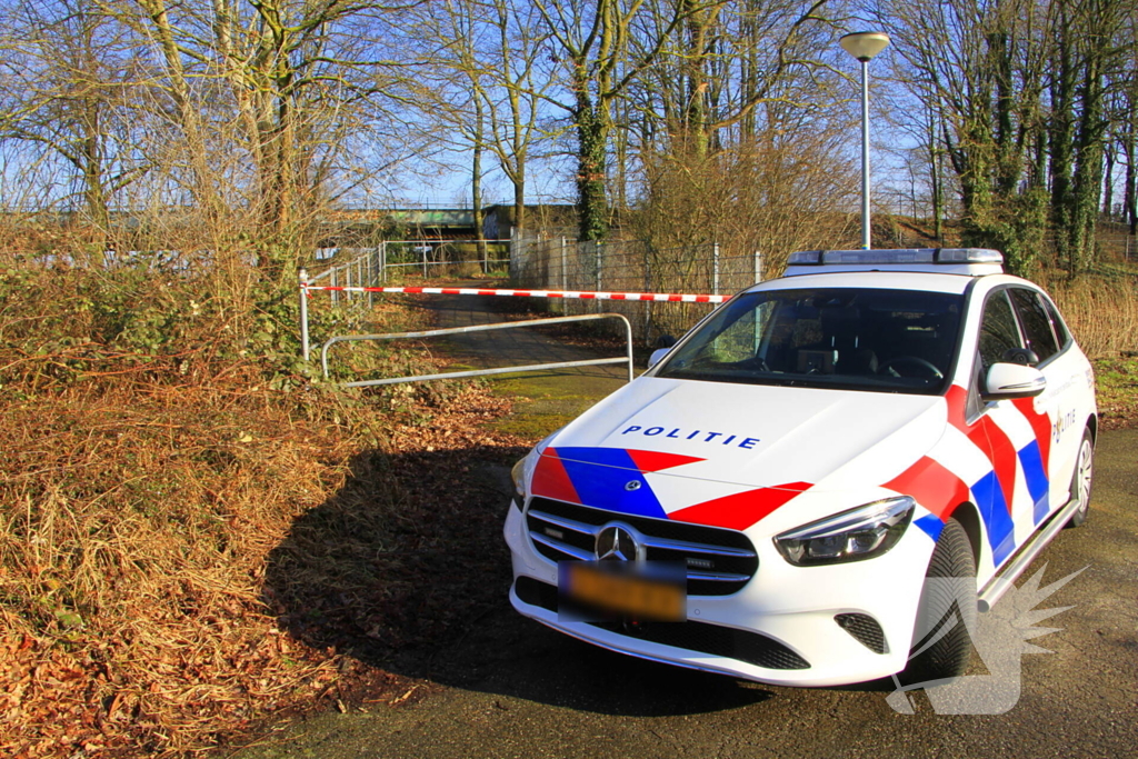 Fiets aangetroffen op spoorbrug, grote zoektocht in water