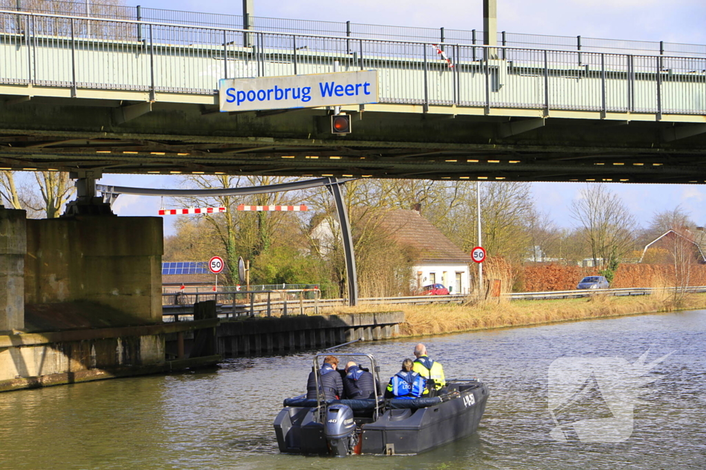 Fiets aangetroffen op spoorbrug, grote zoektocht in water