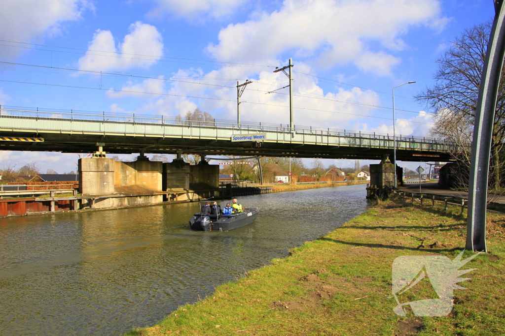Fiets aangetroffen op spoorbrug, grote zoektocht in water