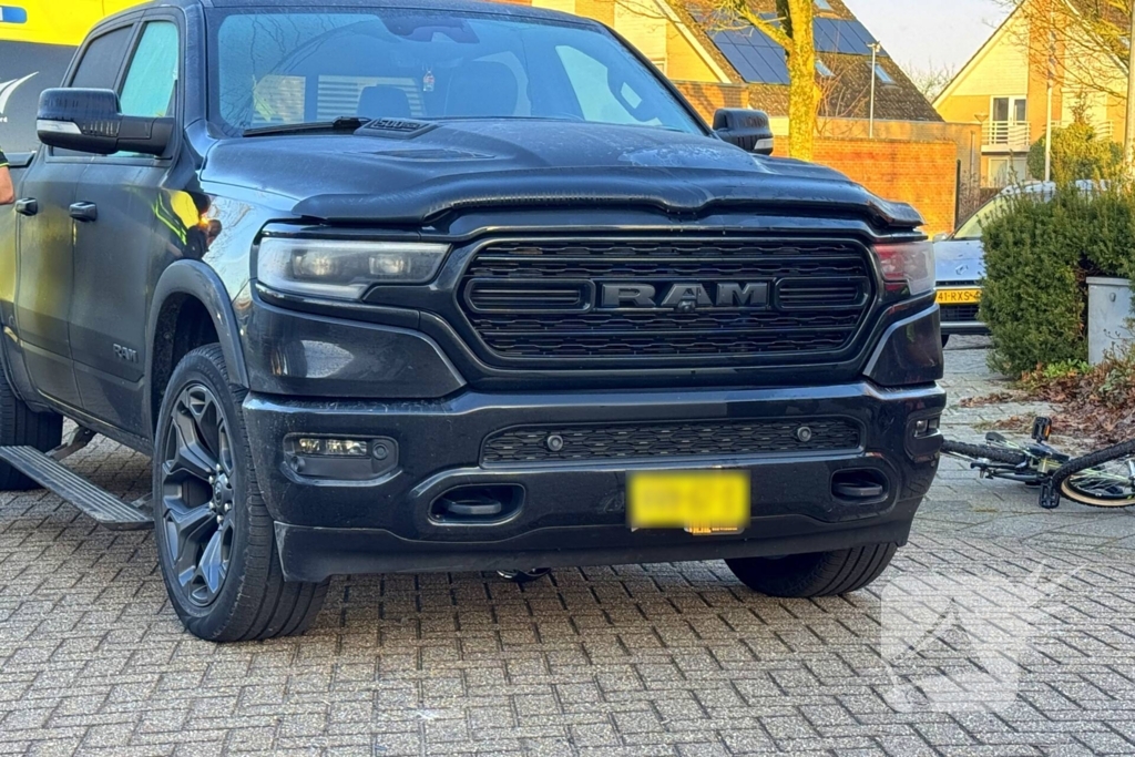 Moeder en twee kinderen ten val bij aanrijding