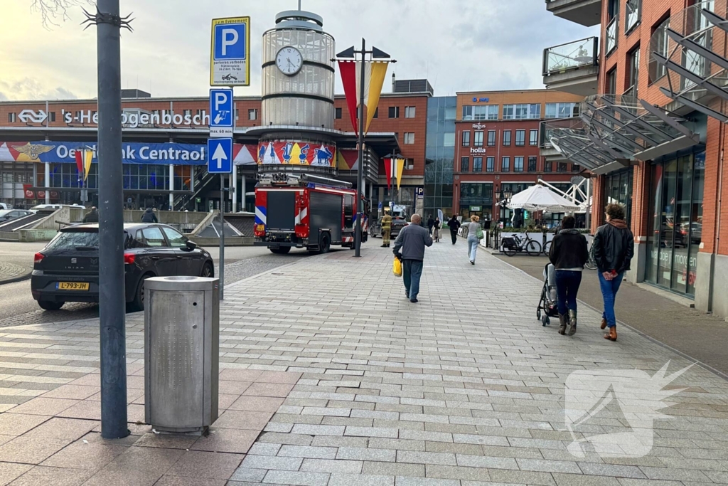 Gaslekkage in bedrijf in stationshal