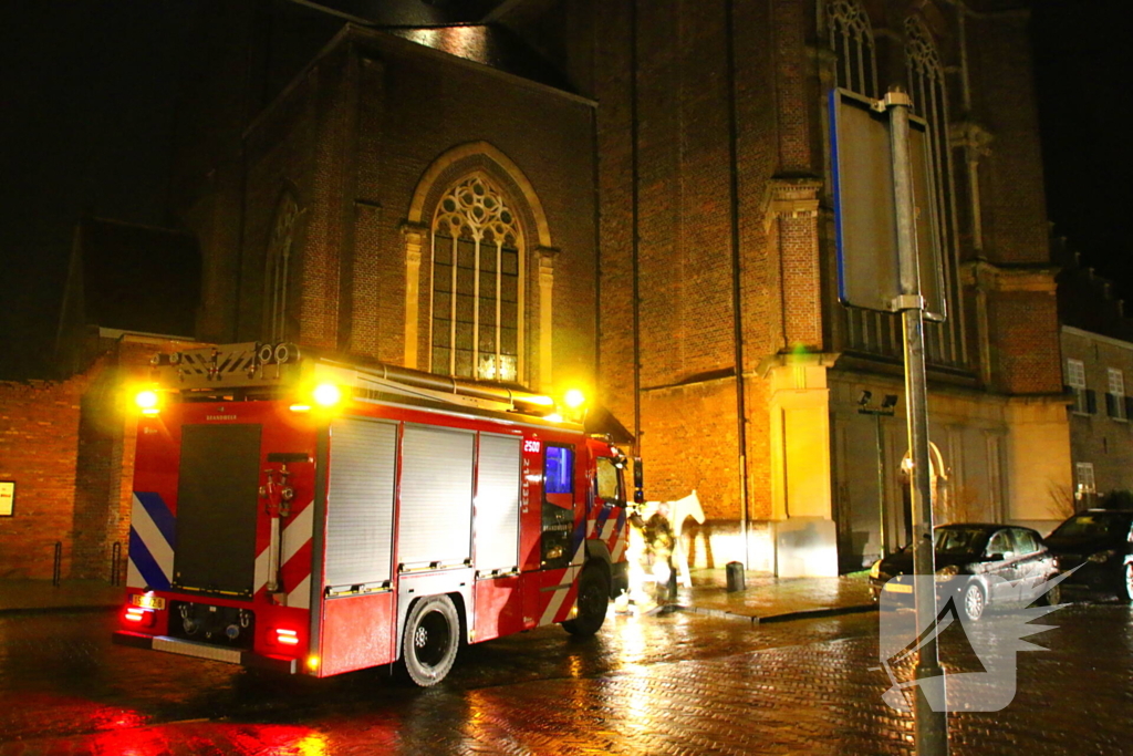 Brandweer groots ingezet voor mogelijke brand in kerk