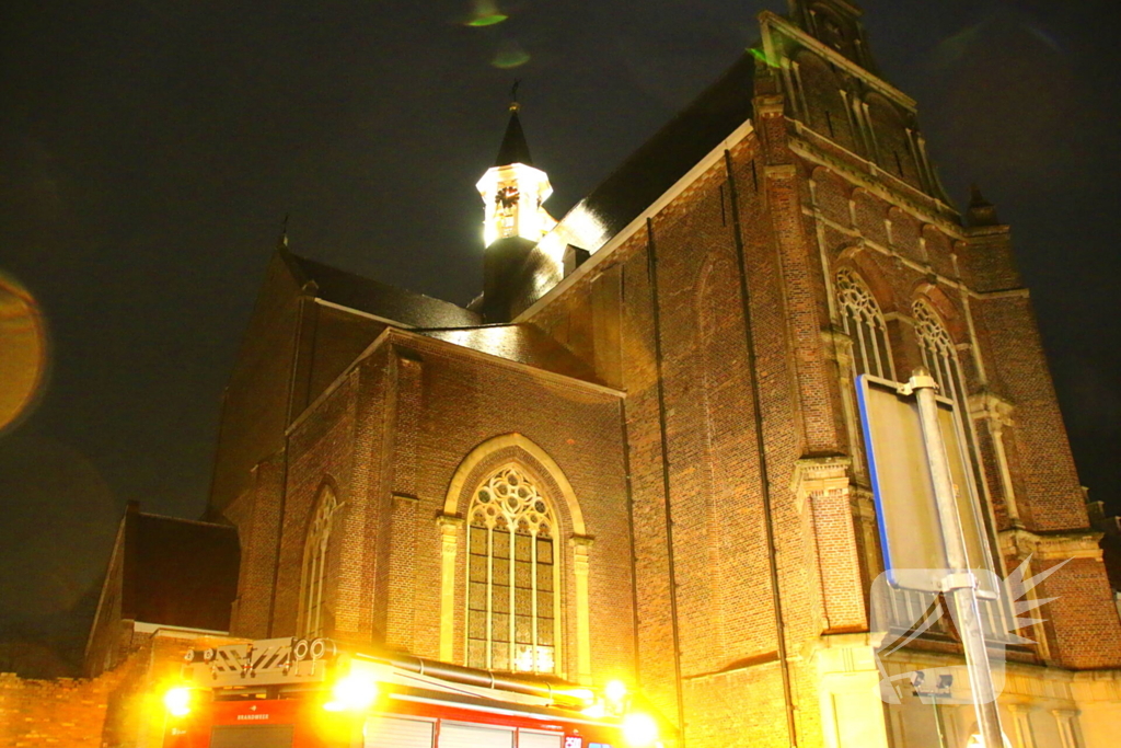Brandweer groots ingezet voor mogelijke brand in kerk