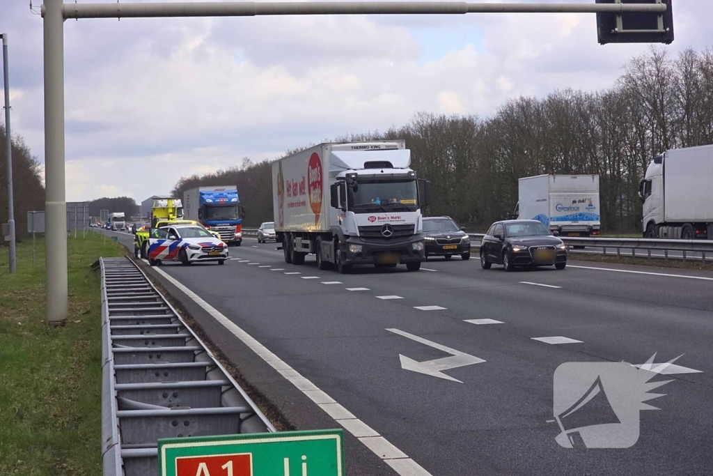 Ongeval tussen werkbusje en personenauto veroorzaakt file