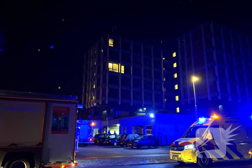 Hulpdiensten ingezet voor brand in flatwoning