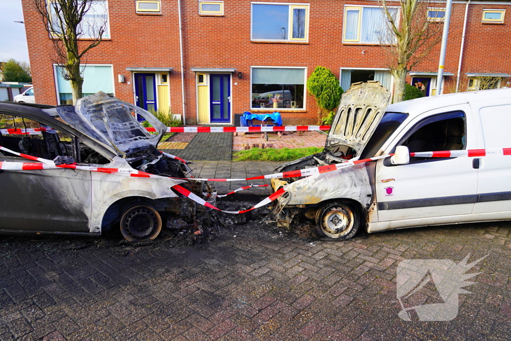 Politie start onderzoek naar autobrand