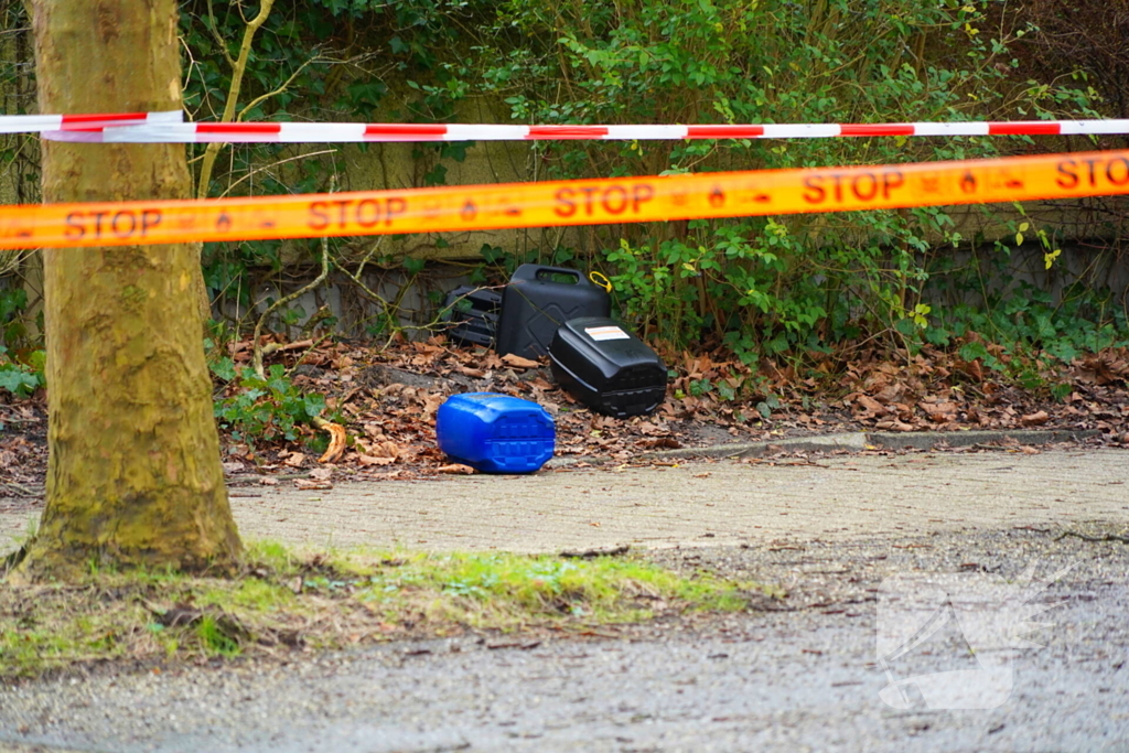 Vondst van gevaarlijke jerrycans zorgt voor afzetting