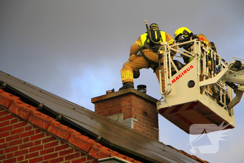 Schoorsteenbrand snel onder controle