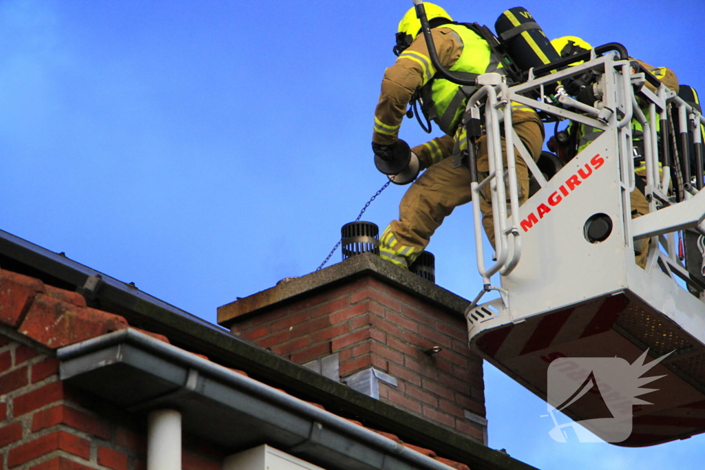 Schoorsteenbrand snel onder controle
