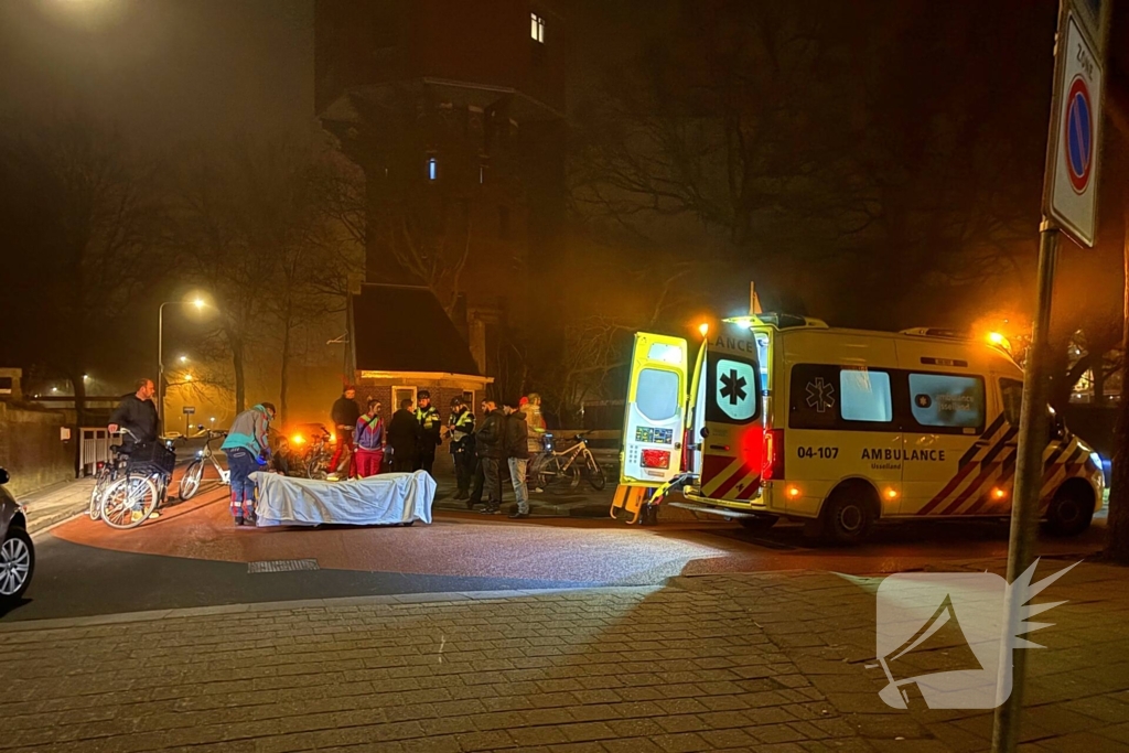 Gewonde scooterrijder naar ziekenhuis gebracht