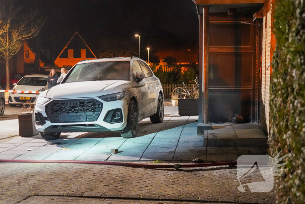 Explosie bij woonhuis, grote inzet hulpdiensten