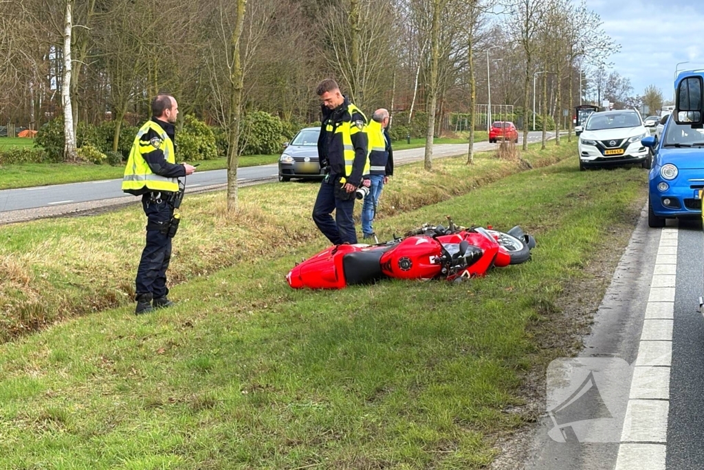 Motorrijder gewond na val op provinciale weg
