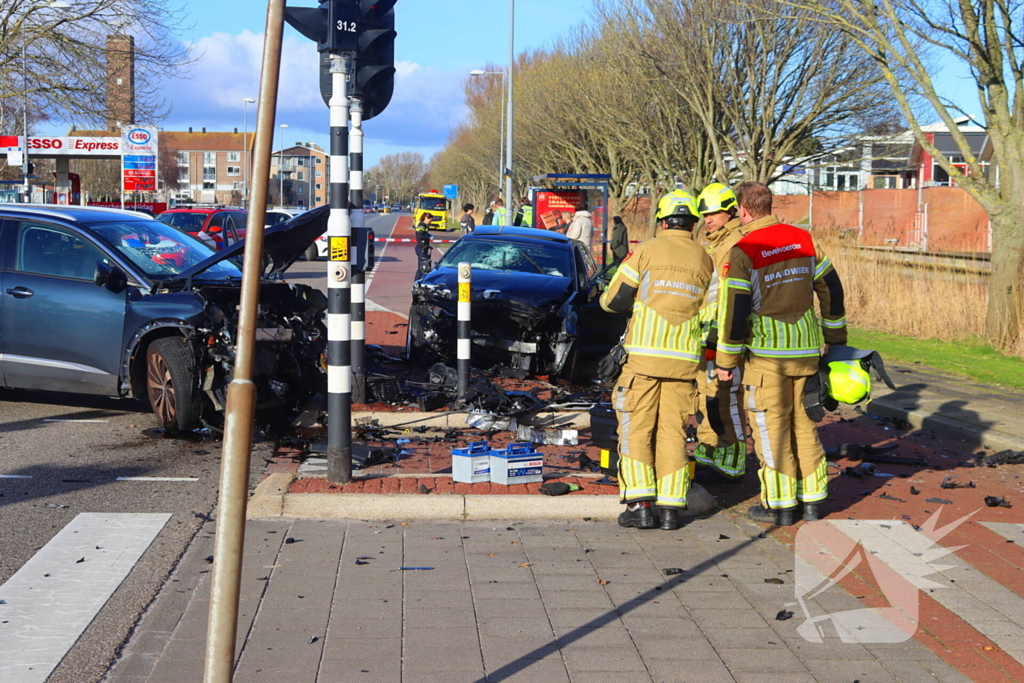 Gewonden en veel schade na ongeval