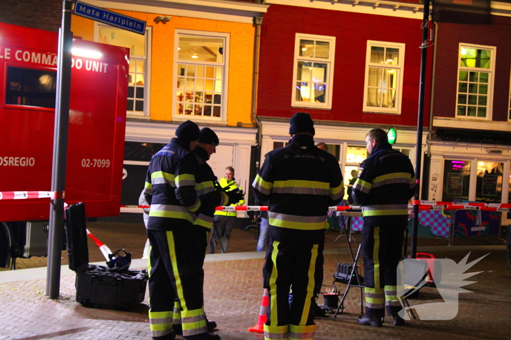 Rookwolken trekken over stad door zeer grote brand