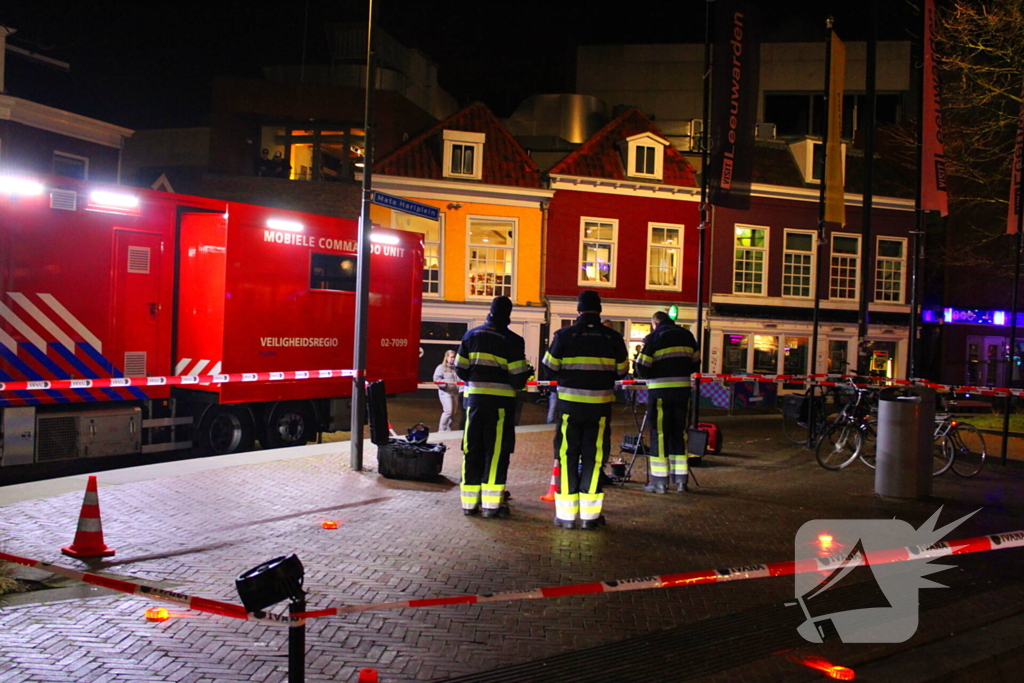 Rookwolken trekken over stad door zeer grote brand