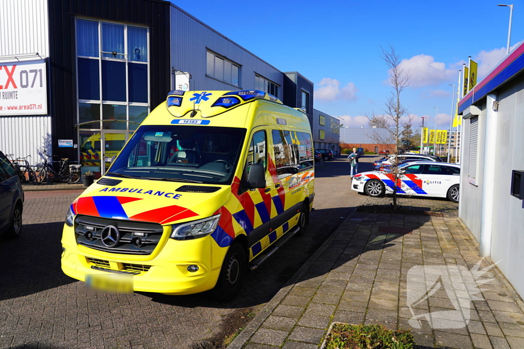 Automobilist raakt met voertuig te water