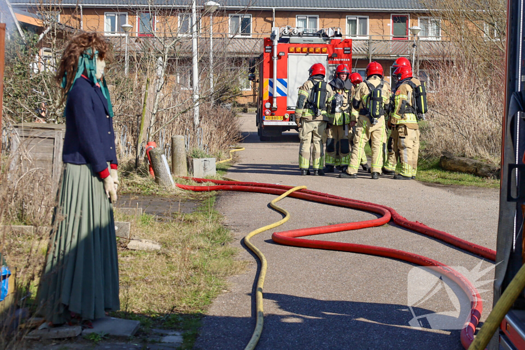 Veel rookontwikkeling bij binnenbrand in atelier
