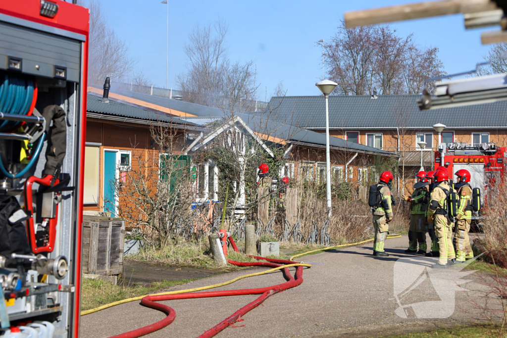 Veel rookontwikkeling bij binnenbrand in atelier