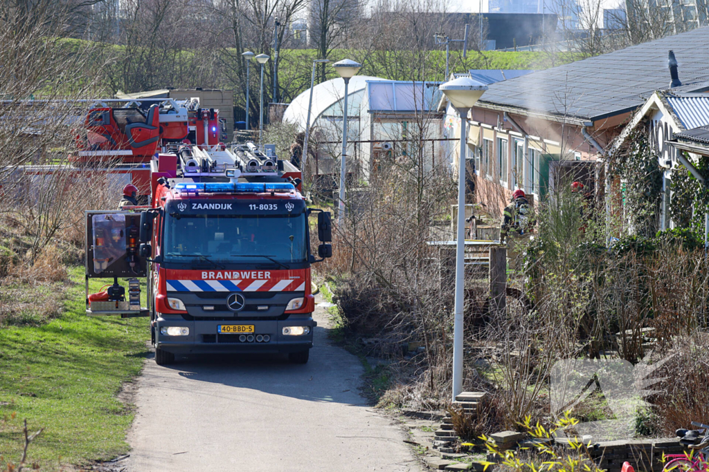 Veel rookontwikkeling bij binnenbrand in atelier