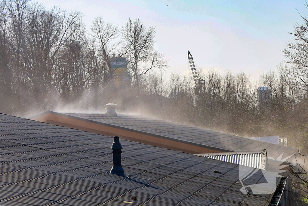 Veel rookontwikkeling bij binnenbrand in atelier
