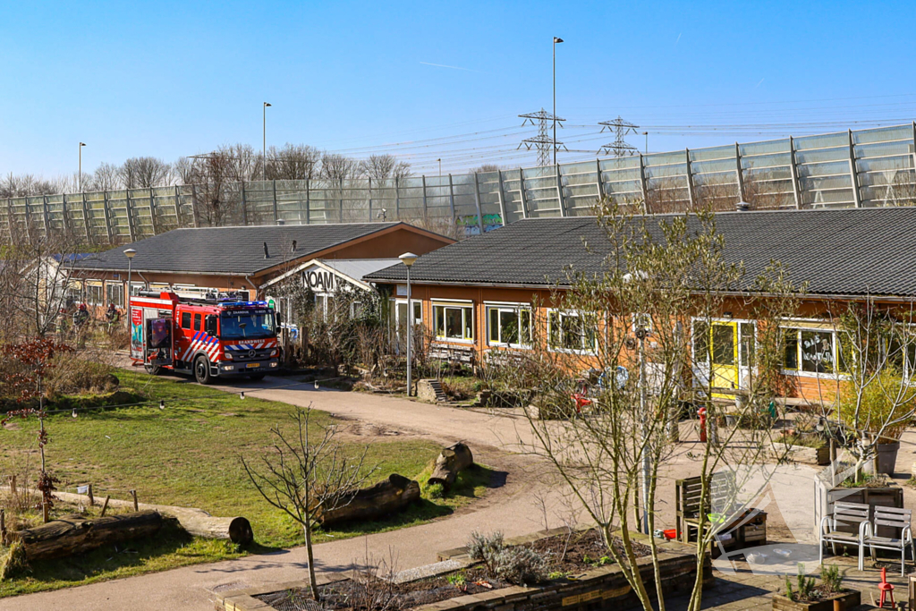 Veel rookontwikkeling bij binnenbrand in atelier