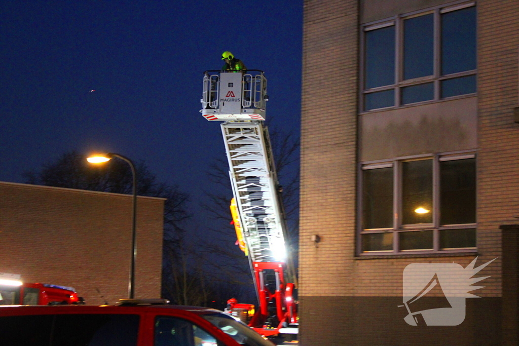 Brandweer ingezet voor grote brand in flatgebouw