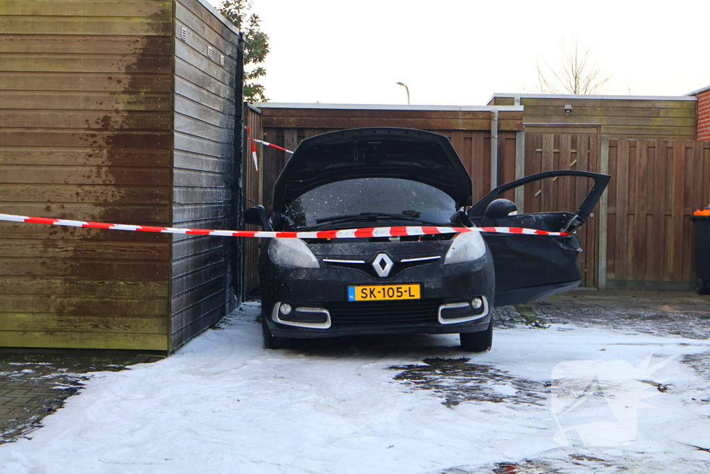 Brand in auto verspreidt naar schuur