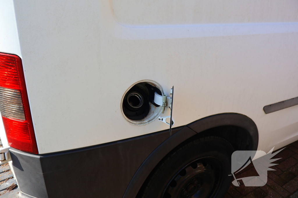 Brand in auto verspreidt naar schuur