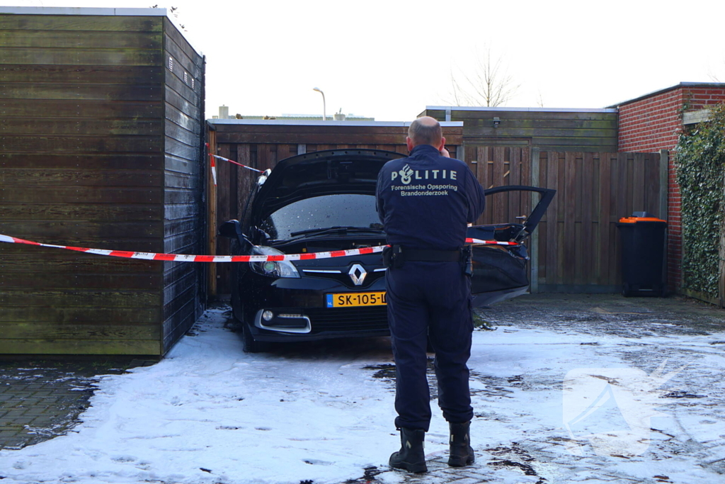 Brand in auto verspreidt naar schuur