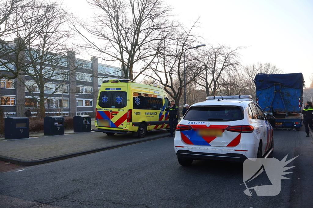 Ongeluk met vrachtwagen en personenwagen
