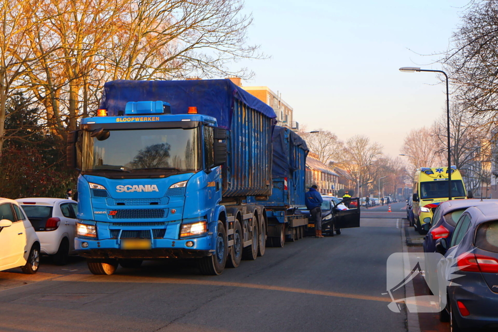 Ongeluk met vrachtwagen en personenwagen