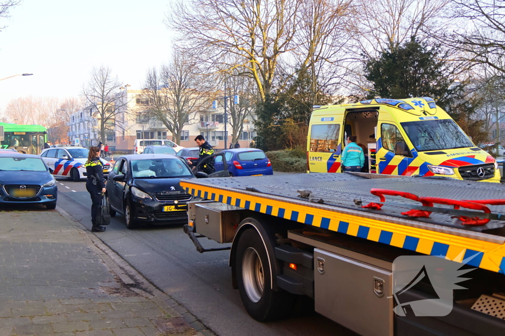Ongeluk met vrachtwagen en personenwagen