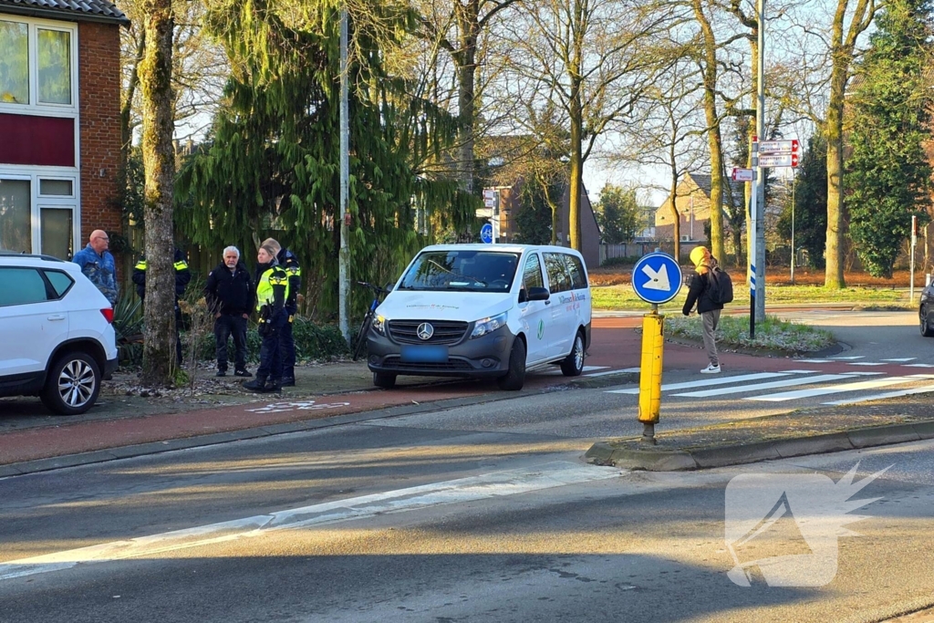 Fietser aangereden door taxibus