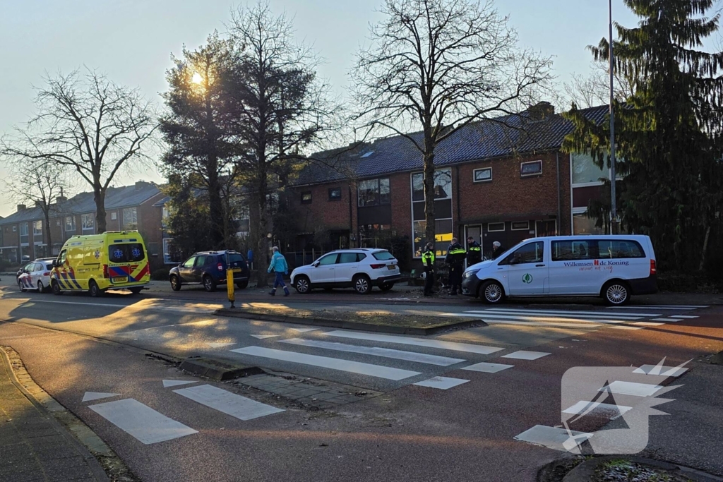 Fietser aangereden door taxibus