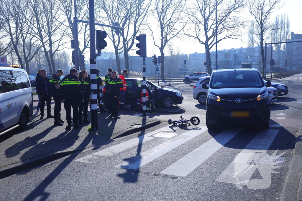 Fietser gewond bij aanrijding met bestelbus