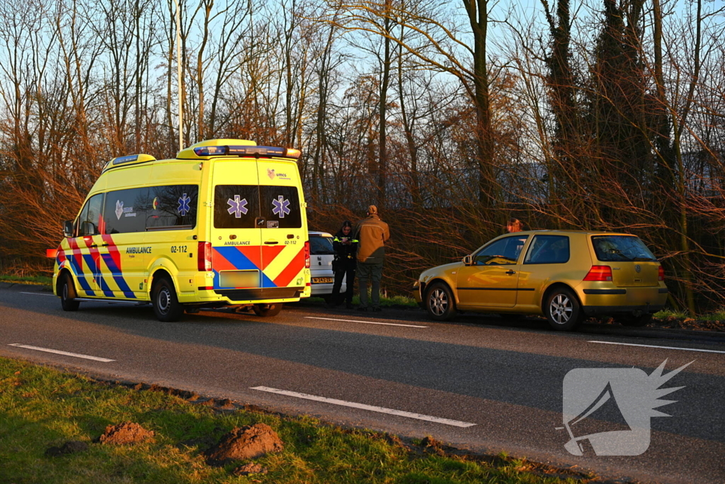 Persoon gewond naar ziekenhuis na kopstaart botsing