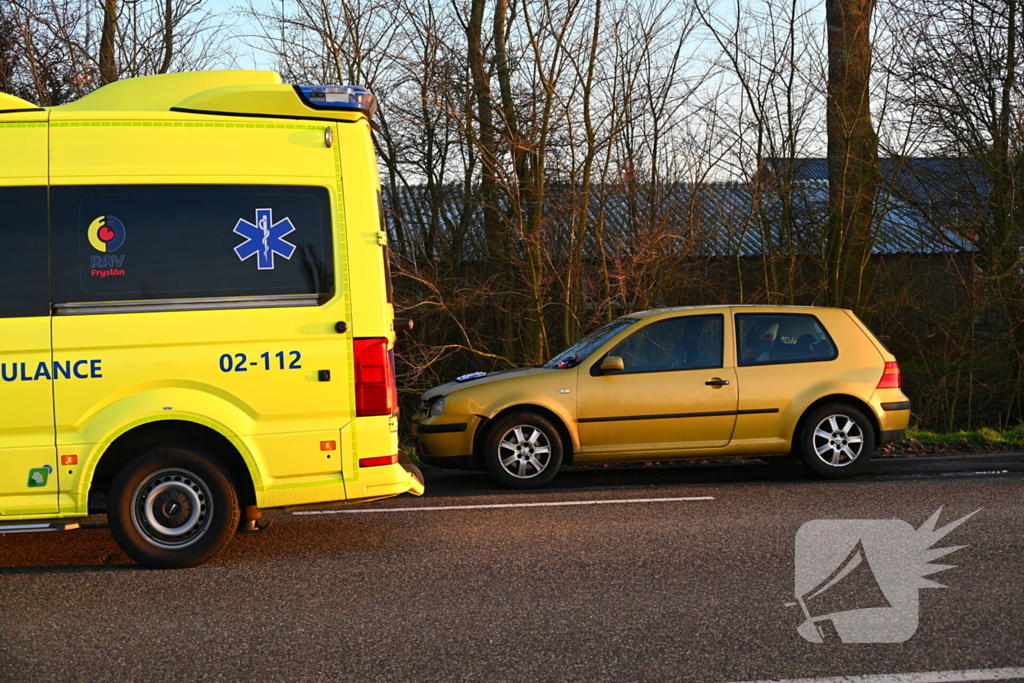 Persoon gewond naar ziekenhuis na kopstaart botsing
