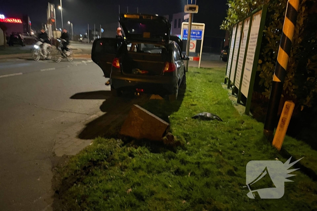 Automobilist richt flinke schade aan