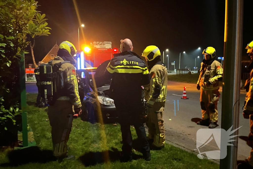 Automobilist richt flinke schade aan