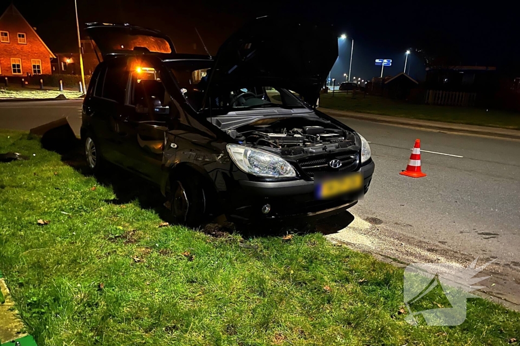 Automobilist richt flinke schade aan
