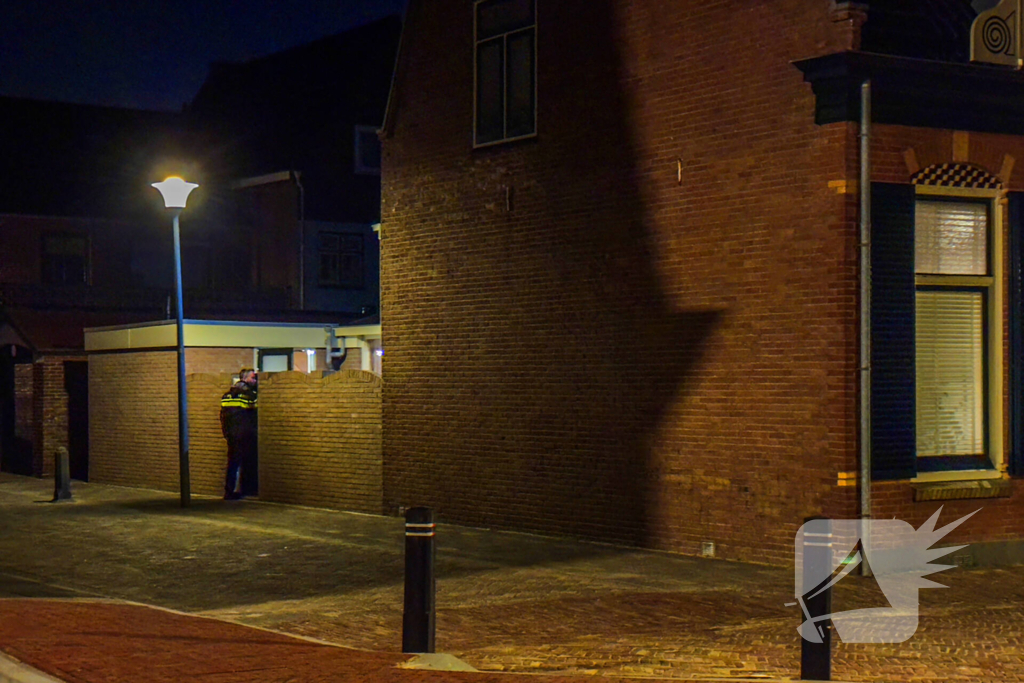 Politie onderzoekt vernieling bij woning