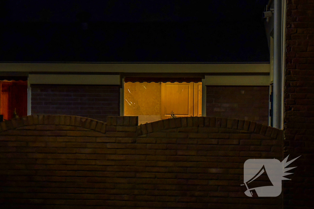 Politie onderzoekt vernieling bij woning
