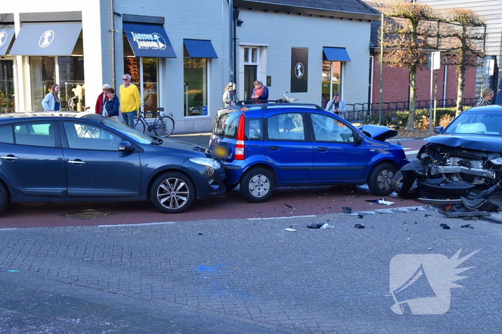 Meerdere voertuigen betrokken bij ongeval