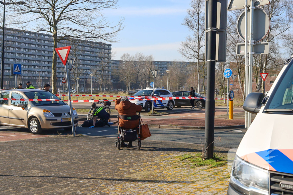 Voetgangster geraakt door auto