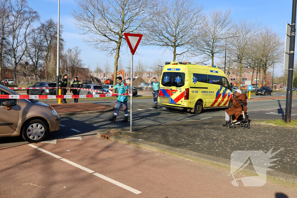 Voetgangster geraakt door auto