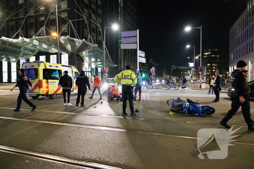 Scooterrijder aangereden op kruising door automobilist